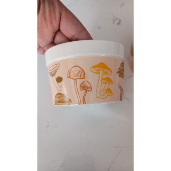 The bakehouse ciroa Mushroom mini bowls/ ramican. Set of 4, NWOT. Porcelain - Picture 3 of 6